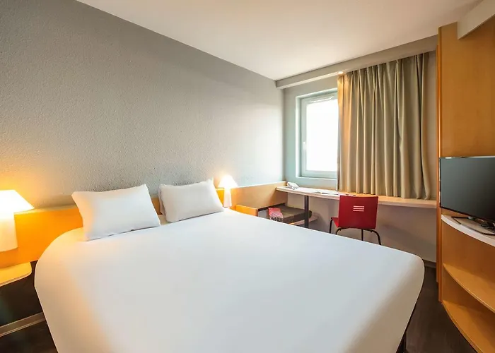 Ibis Rambert D'albon Hotel 3*